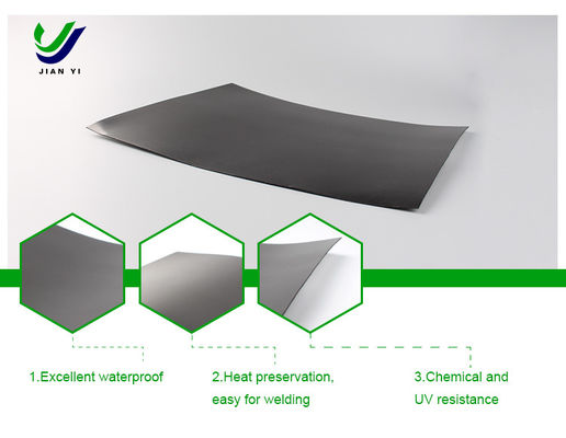 จีโอเมมเบรน HDPE แบบไร้รอยต่อ ผิวเรียบ ความกว้าง 1-9 เมตร ยืดได้ 700% ที่จุดขาด และทนทานต่อสารเคมีได้ดีเยี่ยมสำหรับการควบคุมการรั่วซึม