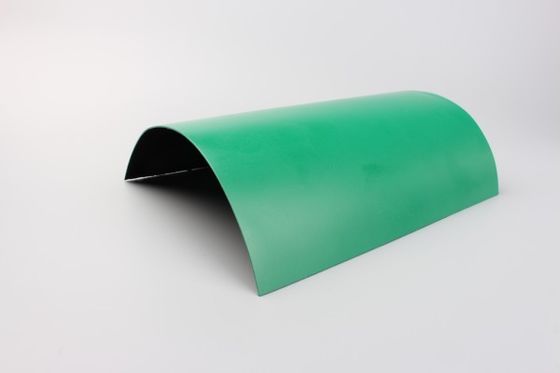 HDPE ที่กําหนดเอง สีดํา/เขียว สีสอง Geomembrane เรียบเรียบ มีลักษณะสวยงามและทนทานสําหรับการใช้งานอุตสาหกรรมผืนดิน