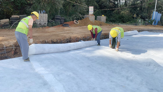 โพลีเอสเตอร์ไม่เนื้อเยื่อภูมิดินยาวสูงที่มีน้ําหนัก 100-800 กรัม/เมตร2 และความทนทานกรดและอัลคาลีที่ดีเยี่ยมสําหรับวิศวกรรมก่อสร้างที่ใช้งานหนัก