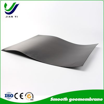 0.3-3.0 มิลลิเมตร ความหนา HDPE ผนังพื้นดินเรียบ หนาสําหรับที่เก็บขยะ การจัดการน้ําเหมืองแร่ ความกว้าง 1m-9m ความยาว 30-100m