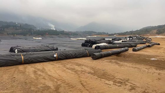 ความทนทานทางเคมีที่ดี HDPE Geomembrane เรียบเรียบสําหรับการจัดการค้าง