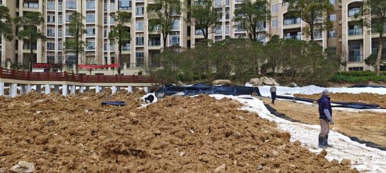 HDPE ทนทาน Geomembrane เรียบเรียบสําหรับโครงการป้องกันการรั่วซึมทะเลสาบประดิษฐ์ ความแข็งแรงในการแตก 20-80N / mm การยืดหยุ่นในการแตก 700%