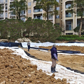 HDPE ทนทาน Geomembrane เรียบเรียบสําหรับโครงการป้องกันการรั่วซึมทะเลสาบประดิษฐ์ ความแข็งแรงในการแตก 20-80N / mm การยืดหยุ่นในการแตก 700%