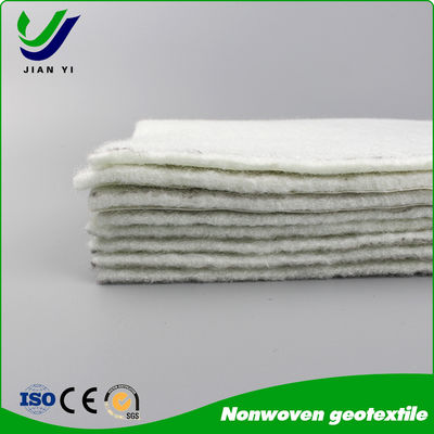 ความกว้าง 1 เมตร - 6 เมตร เส้นใยสั้น Geotextile การแยกตัว กรอง ทนทานต่อการเจาะทะลุได้ดีเยี่ยม สำหรับการปรับเสถียรภาพดิน