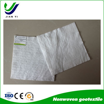 ความต้านทาน UV สายใยสั้นสีขาว Geotextile ความแข็งแรงที่ออกแบบสําหรับงานทําดิน วัสดุทนทานและความมั่นคงของดิน