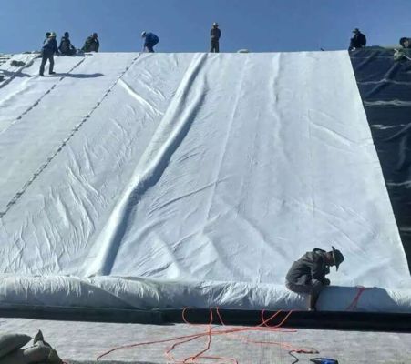 แผ่นใยสังเคราะห์ (Geotextile) ใยยาว 100-800 กรัม/ตร.ม. ทนทานต่อกรด ด่าง และรังสียูวี 70% สำหรับโครงสร้างพื้นฐานทั่วโลก