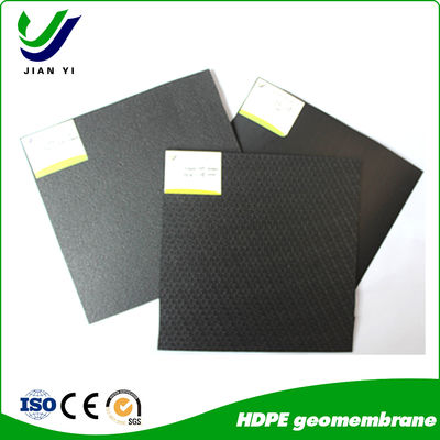 สีดําและเขียว HDPE Geomembrane เรียบเรียบสองสี เหมาะสําหรับโครงการกันน้ําต่าง ๆ