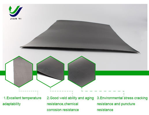 HDPE ที่มีประสิทธิภาพสูง Geomembrane เรียบเรียบที่มีความยาว 700% เมื่อแตก ความทนทานทางเคมีที่ดีเยี่ยม และความกว้างที่สามารถปรับปรุงได้สําหรับปลูกปลาน้ํา
